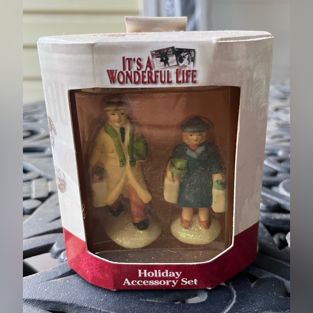 NIB Enesco It's a Wonderful Life Holiday Shoppers Holiday Accessory Set